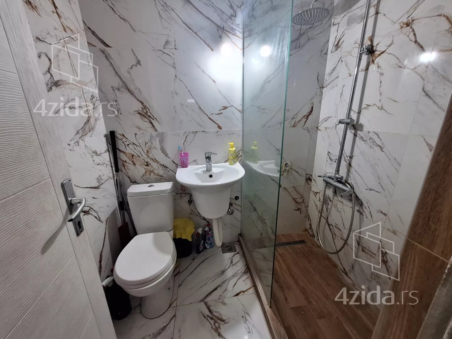 Troiposoban stan | 4zida