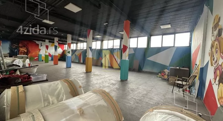 Poslovna zgrada | 4zida