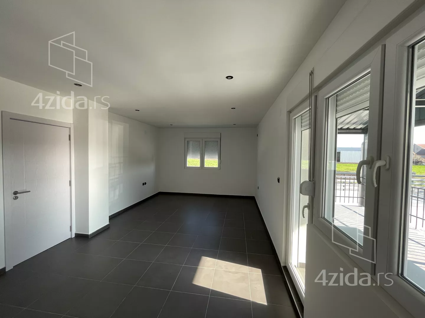 Poslovna zgrada | 4zida