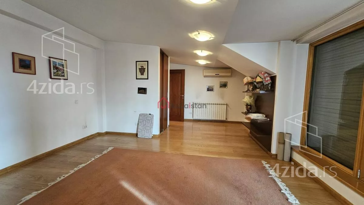 Sedmosoban stan | 4zida