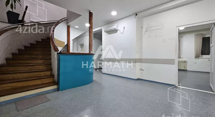 Poslovna zgrada | 4zida