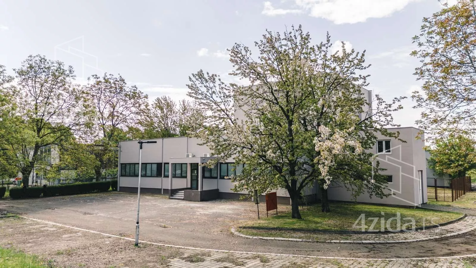 Poslovna zgrada | 4zida