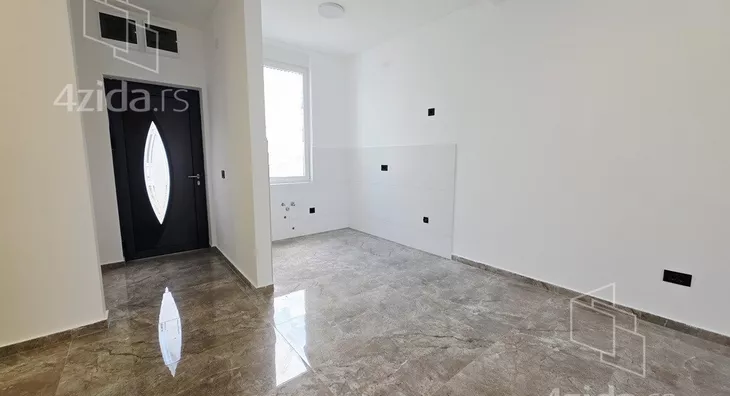 Četvoroiposoban stan | 4zida