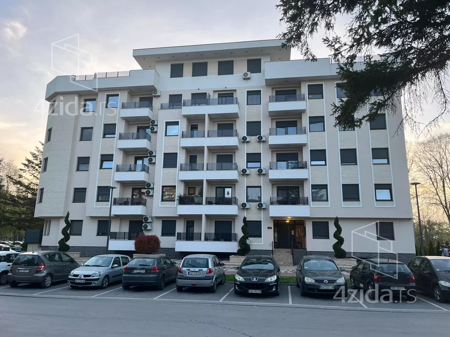 Jednoiposoban stan | 4zida