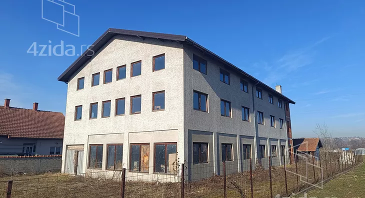 Poslovna zgrada | 4zida