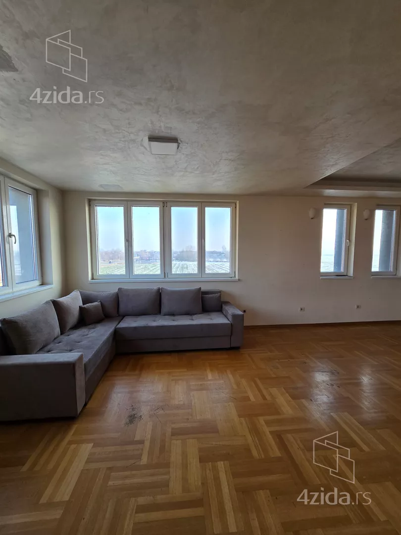 Šestosoban stan | 4zida