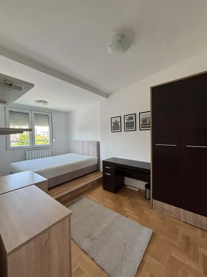 Autokomanda | 4zida.rs