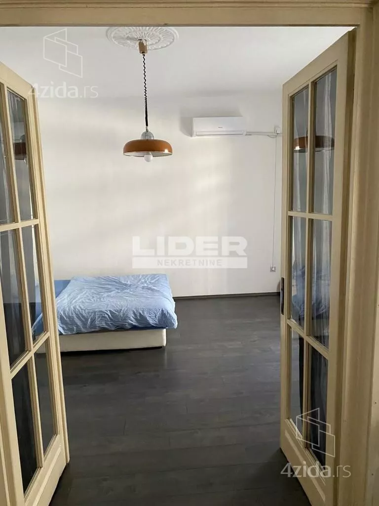Šestoiposoban stan | 4zida