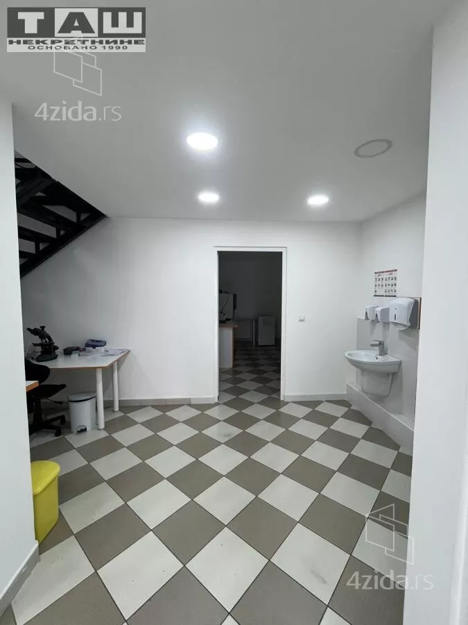 Lokal | 4zida