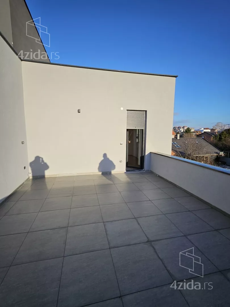 Troiposoban stan | 4zida