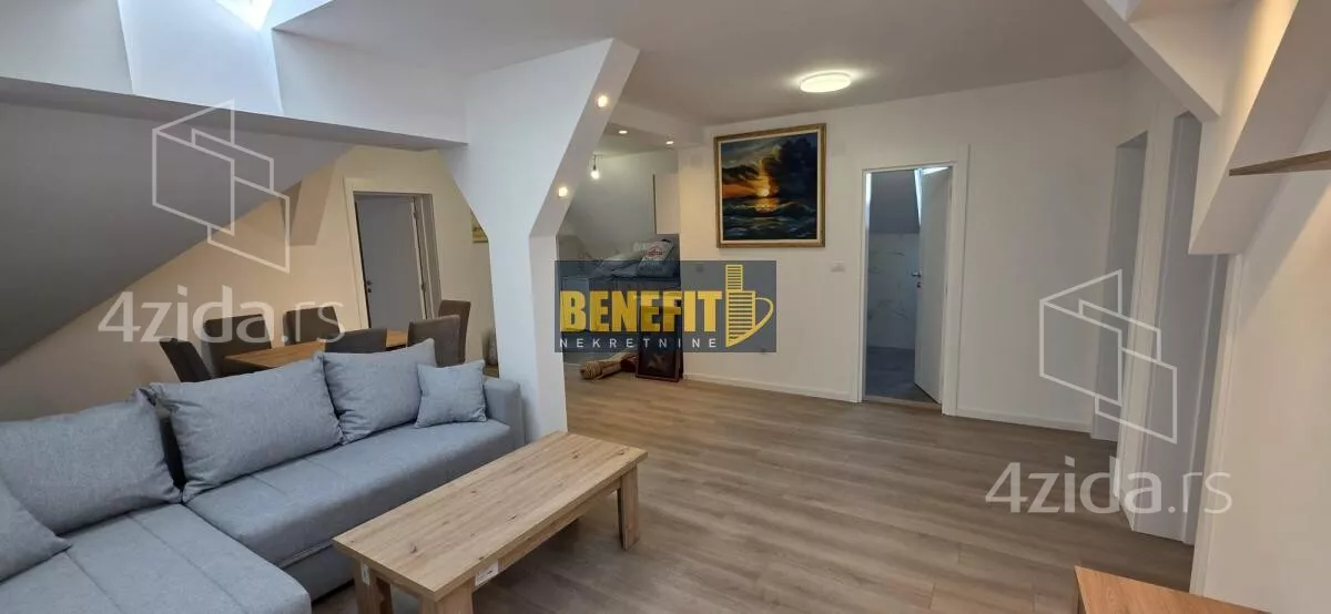 Četvoroiposoban stan | 4zida