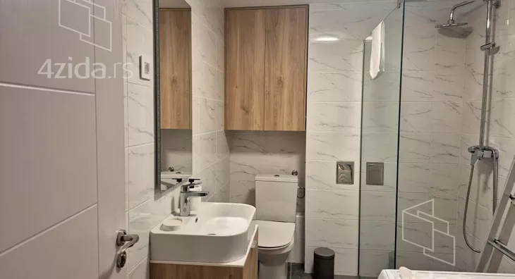 Četvoroiposoban stan | 4zida