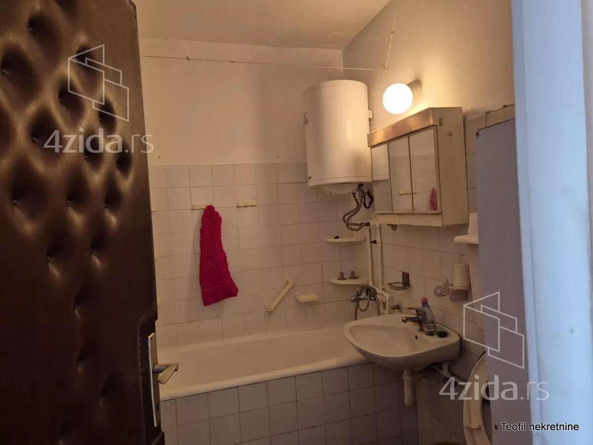 Četvoroiposoban stan | 4zida