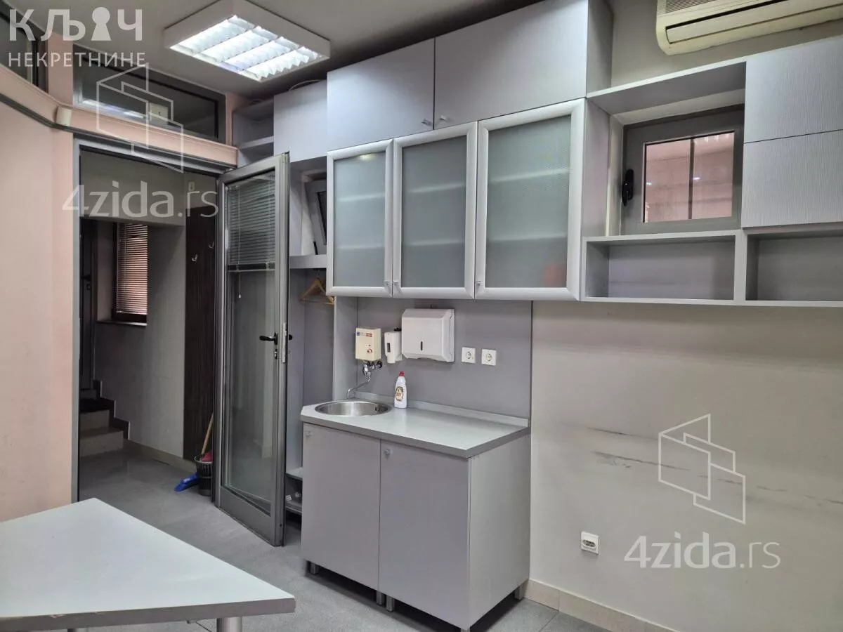 Lokal | 4zida