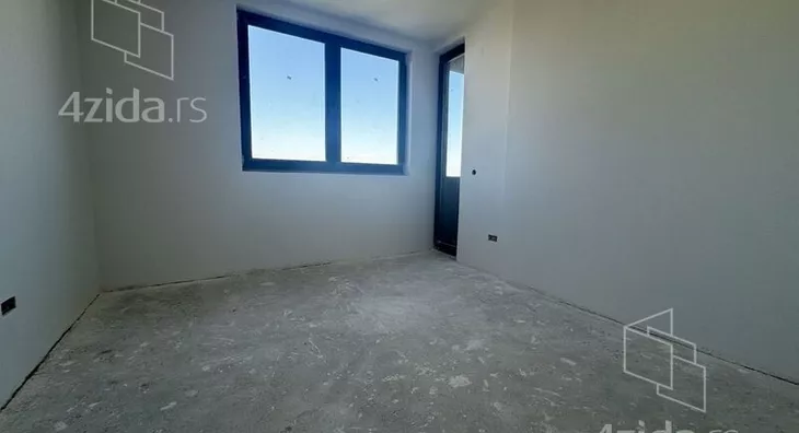 Šestoiposoban stan | 4zida