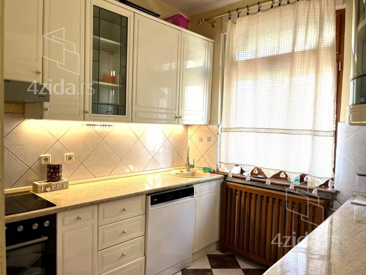 Petosoban stan | 4zida