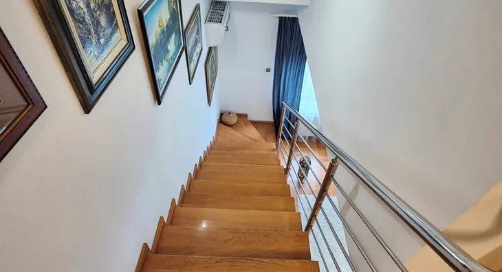 Šestosoban stan | 4zida