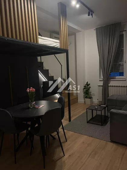 Lasla Gala | 4zida.rs