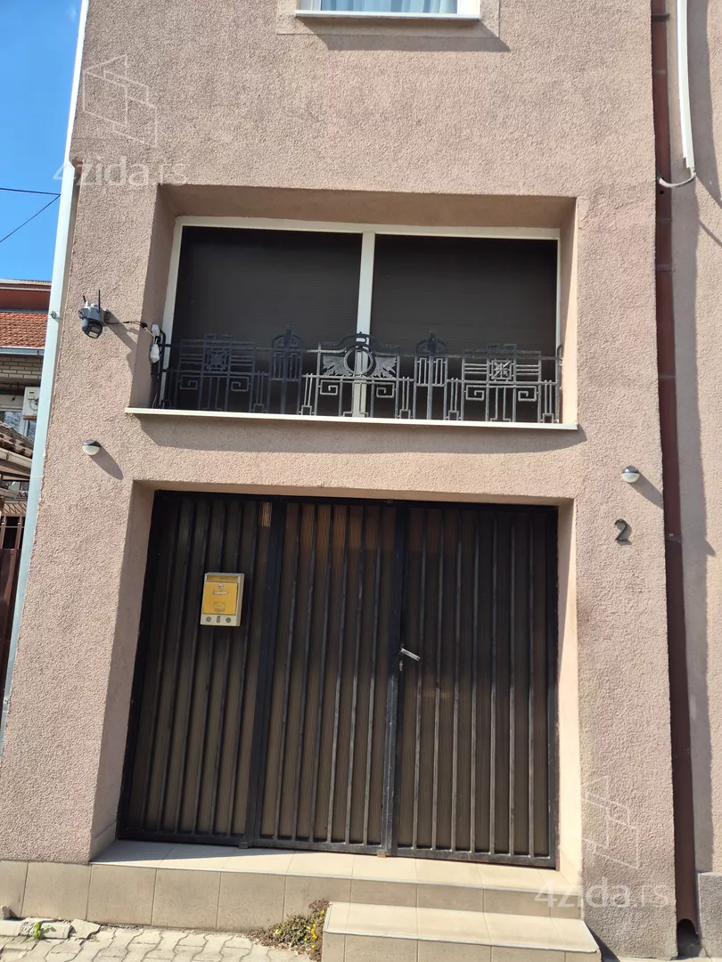 Šestosoban stan | 4zida