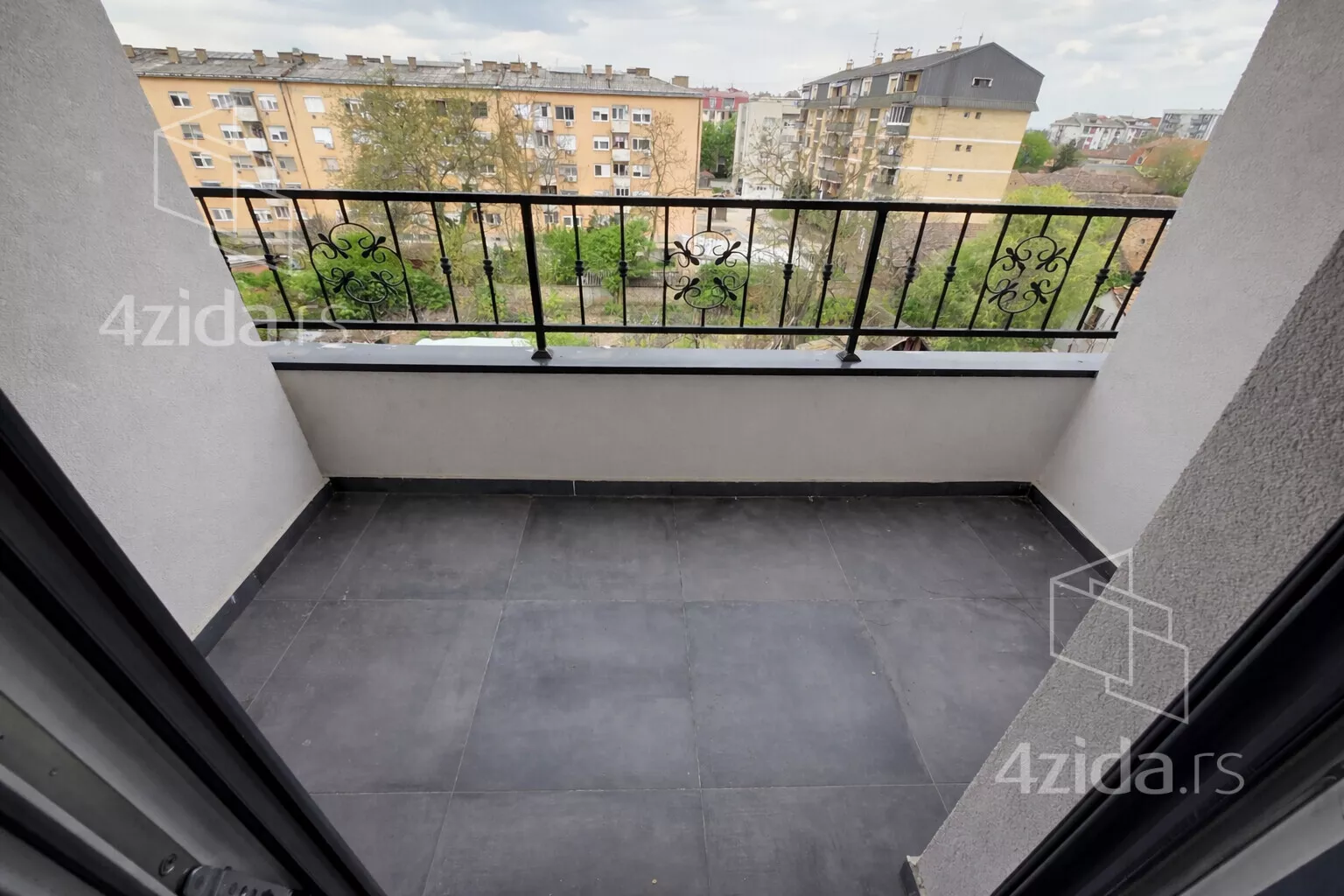 Troiposoban stan | 4zida