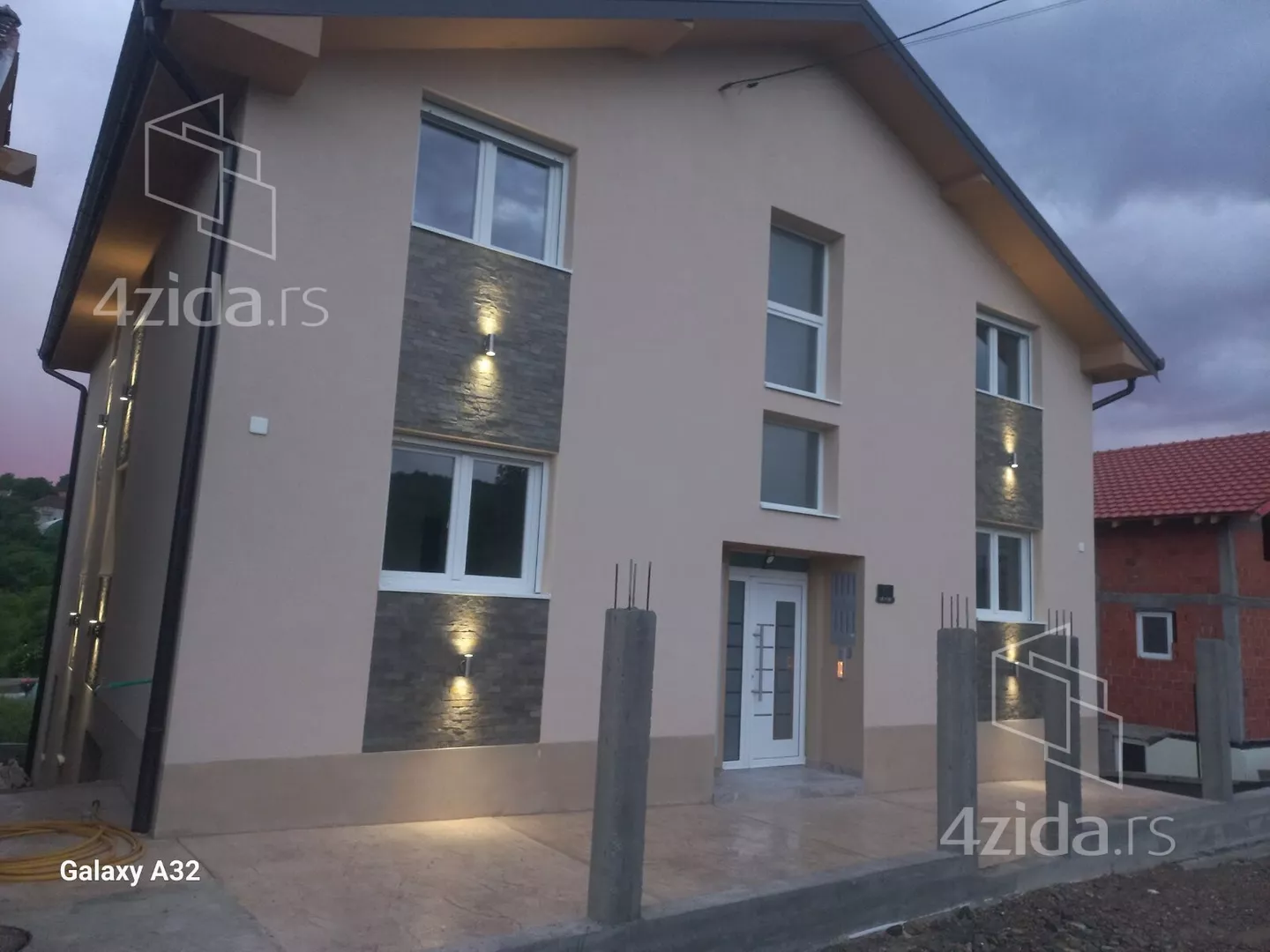 Troiposoban stan | 4zida
