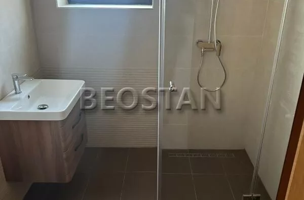Šestosoban stan | 4zida