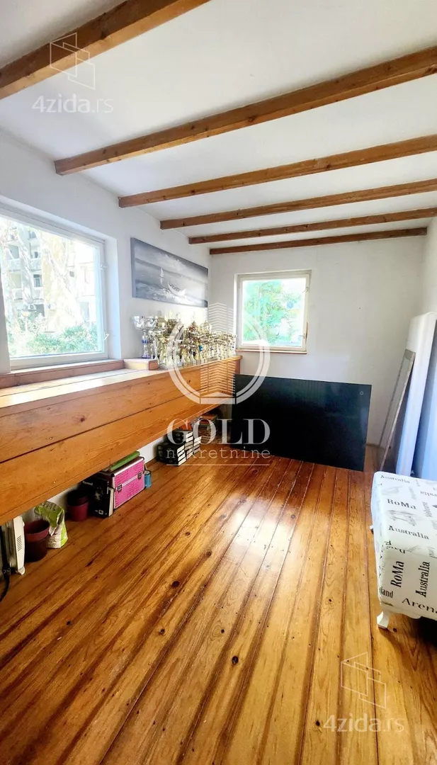 Troiposoban stan | 4zida