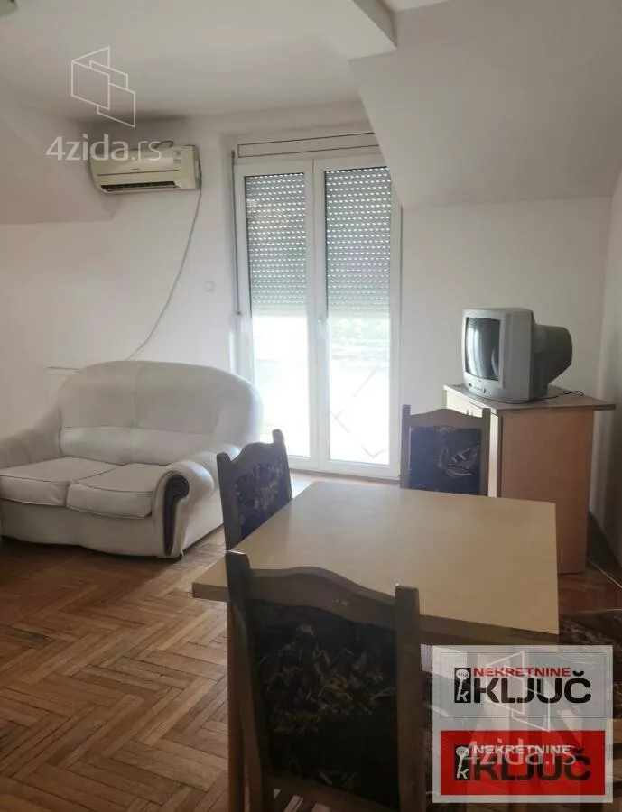 Četvoroiposoban stan | 4zida