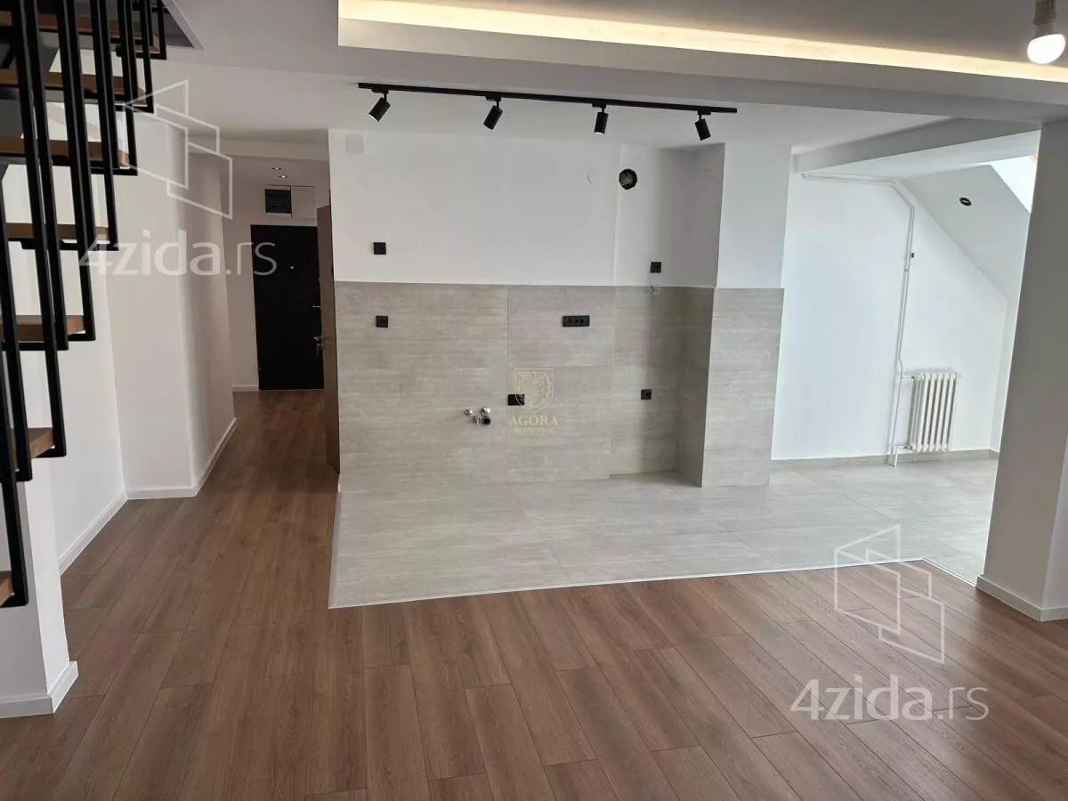 Četvoroiposoban stan | 4zida