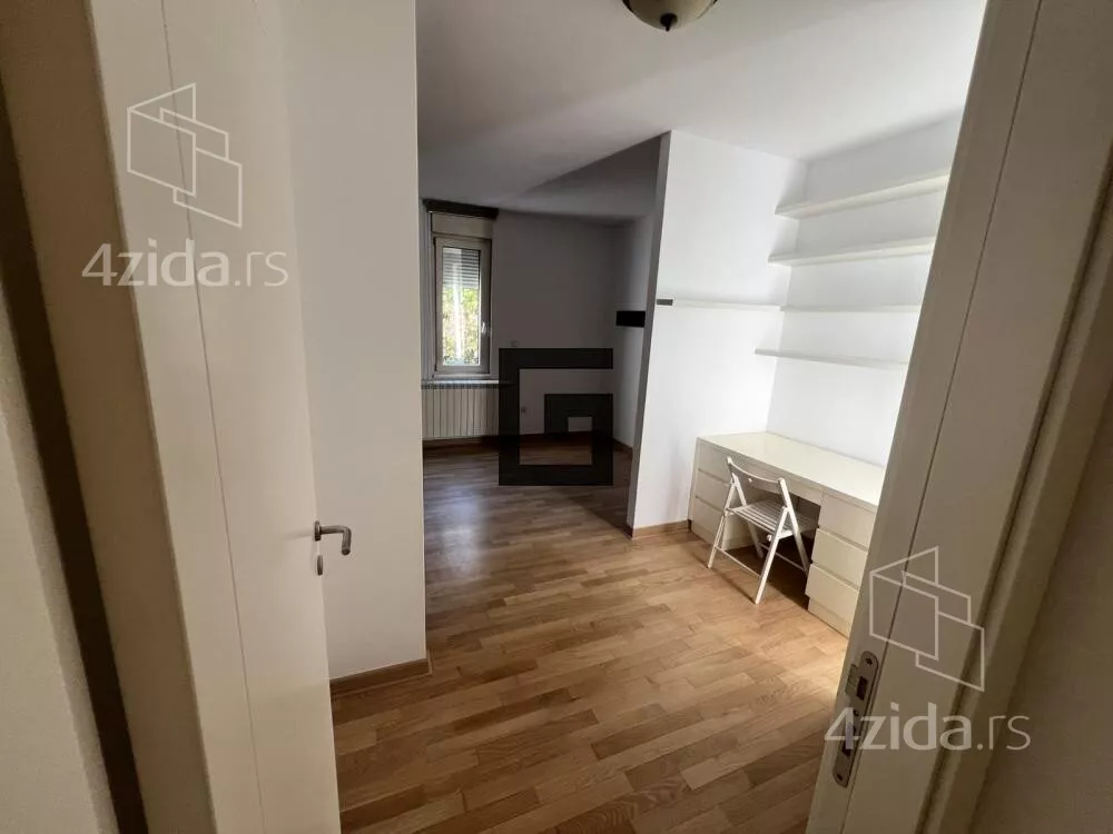 Četvoroiposoban stan | 4zida