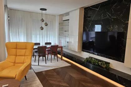 Tadije Sondermajera | 4zida.rs