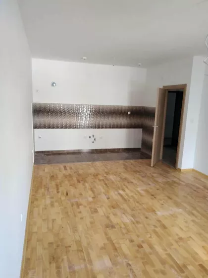 Crveni Pevac | 4zida.rs