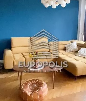 Četvoroiposoban stan | 4zida