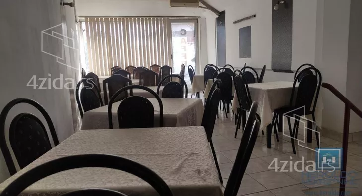 Poslovna zgrada | 4zida