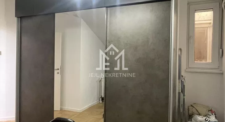 Šestosoban stan | 4zida