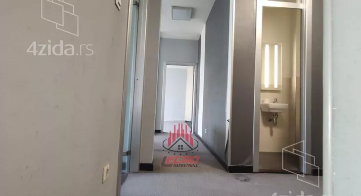 Četvoroiposoban stan | 4zida