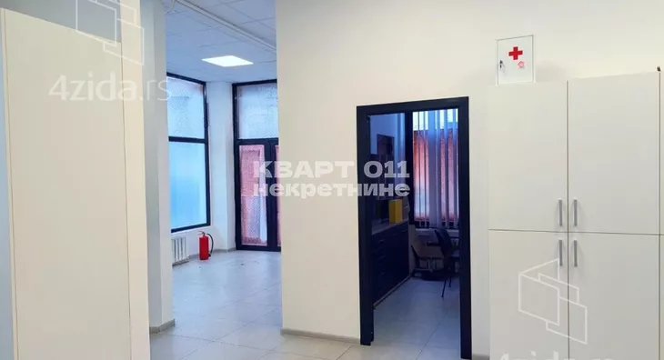 Poslovna zgrada | 4zida