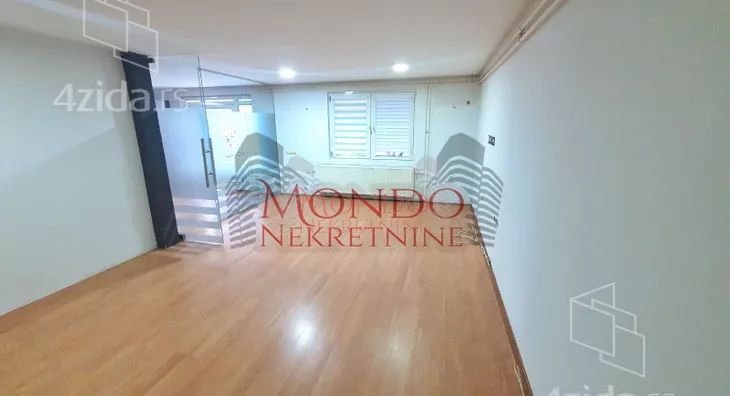 Poslovna zgrada | 4zida