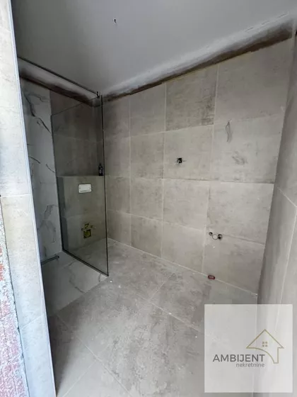 Stari Banovci | 4zida.rs