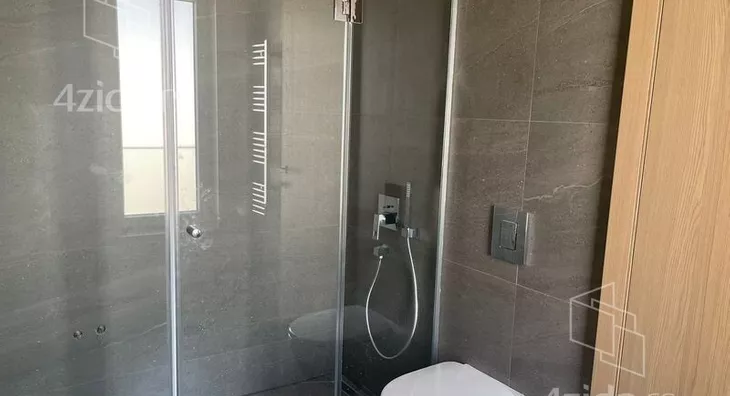 Šestosoban stan | 4zida