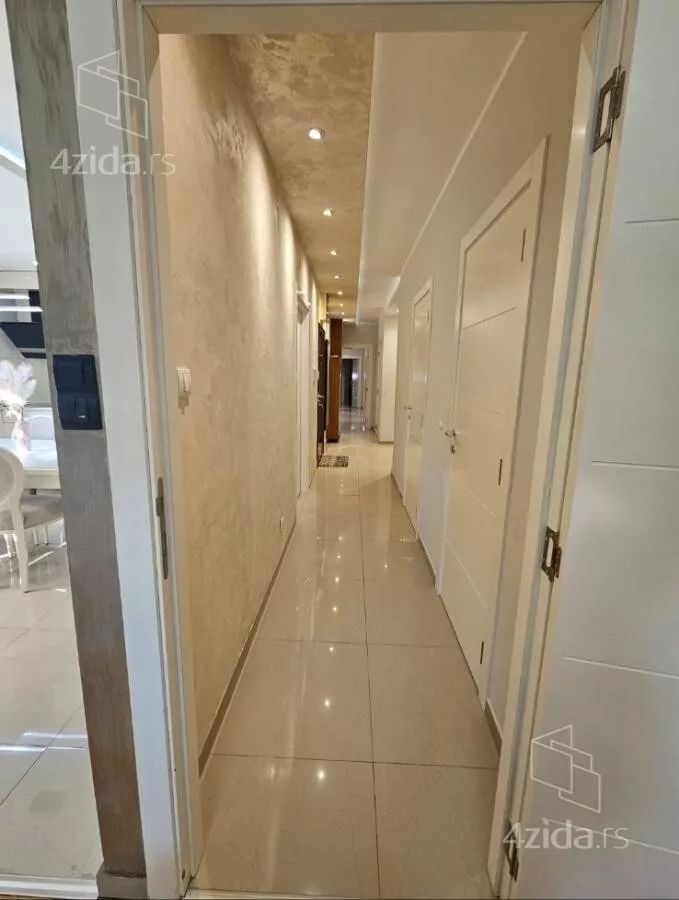 Petosoban stan | 4zida