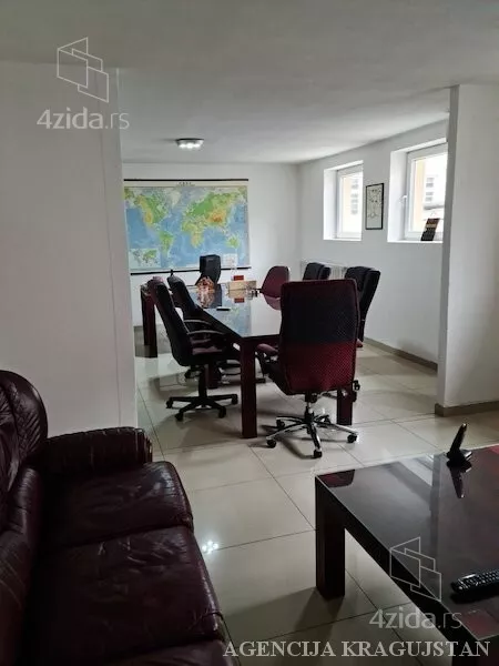 Poslovna zgrada | 4zida