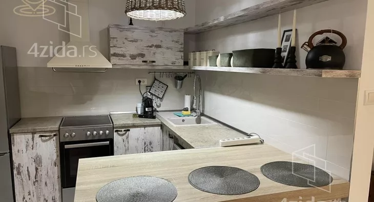 Petosoban stan | 4zida