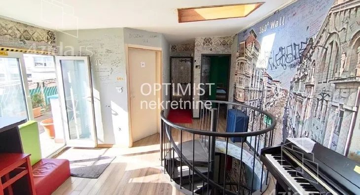 Šestoiposoban stan | 4zida