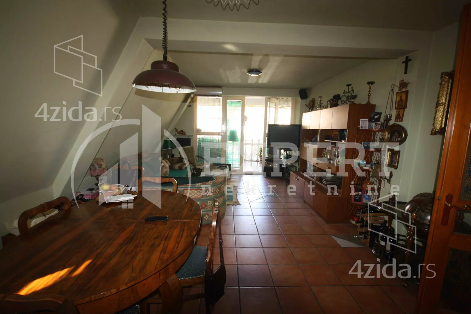 Lokal | 4zida