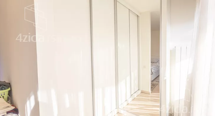 Šestosoban stan | 4zida