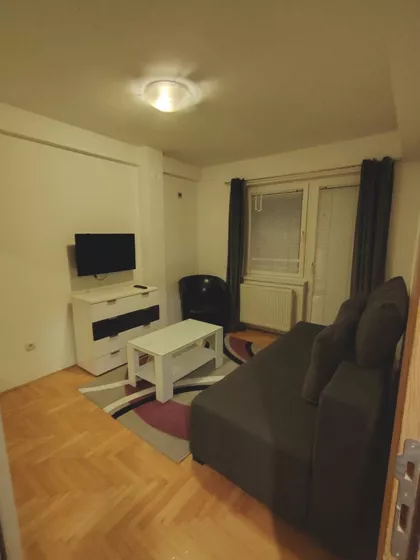 Milovana Gušića 38A | 4zida.rs