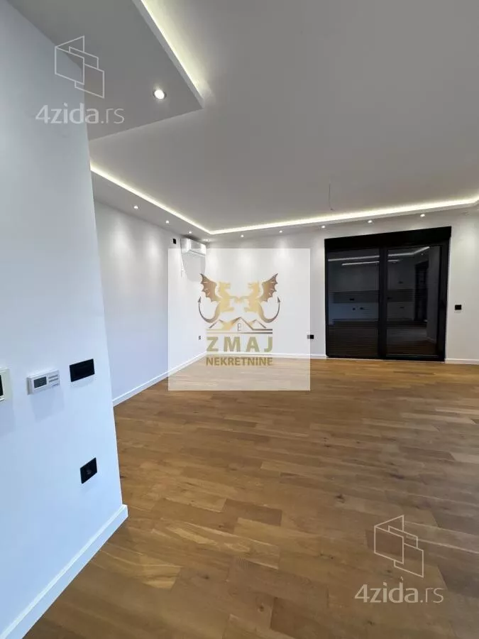 Šestosoban stan | 4zida