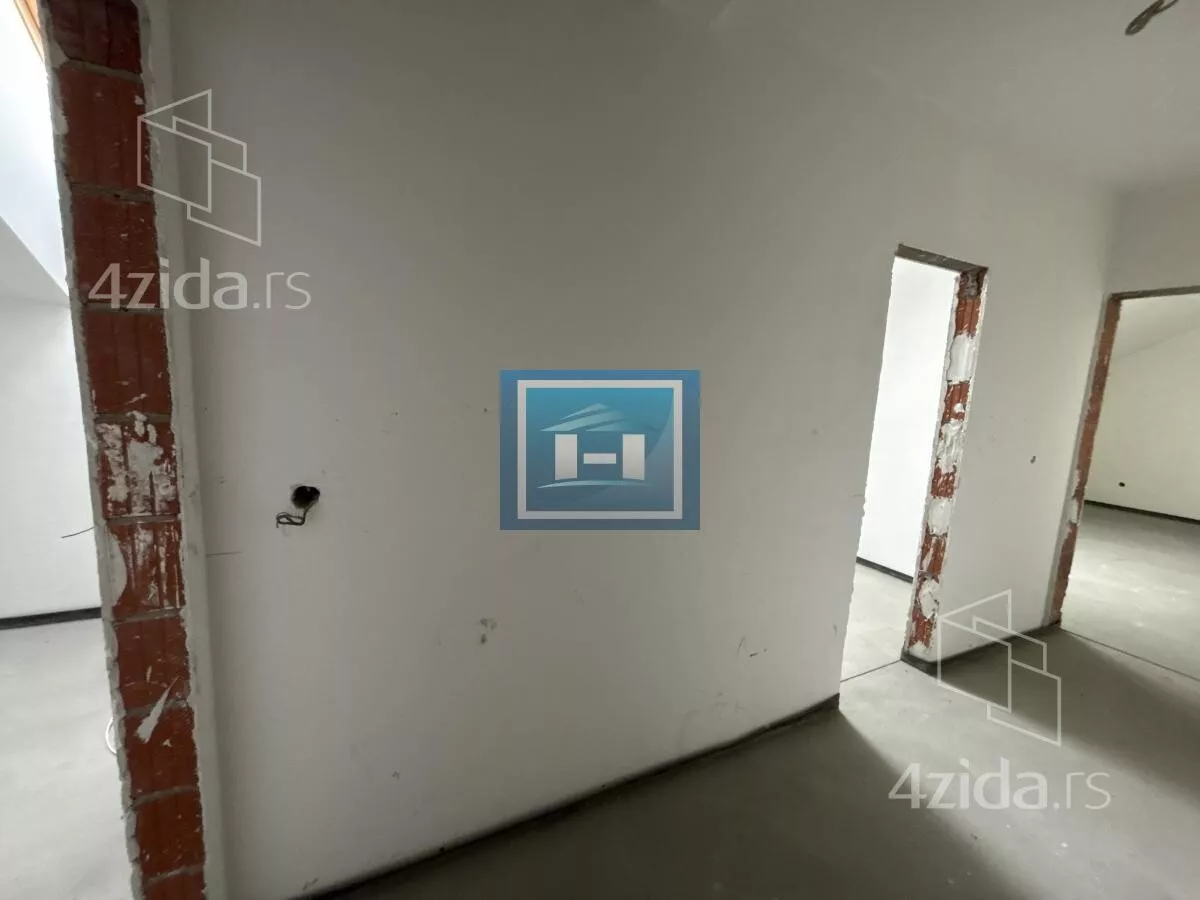 Šestosoban stan | 4zida