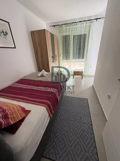 Crveni Pevac | 4zida.rs